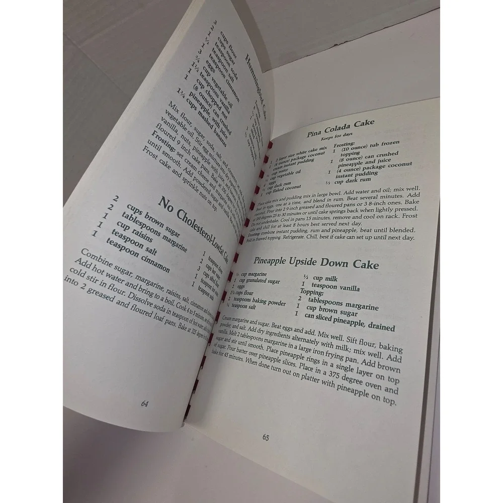 Holiday Favorites Traditional Family Recipes Cookbook vintage cook book